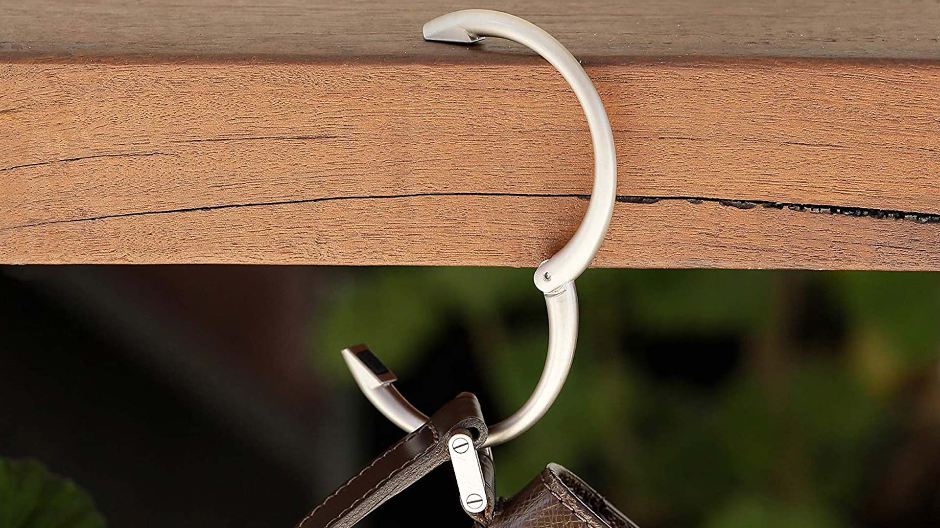 Bag Hook: il gancio appendi borsa da portare sempre con te